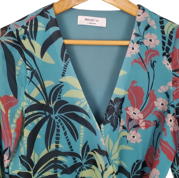 Bailey 44 Blue Floral Wrap Top. Size 4 - Picture 3 of 11